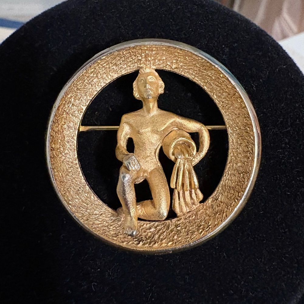 Age of Aquarius Trifari vintage circle pin